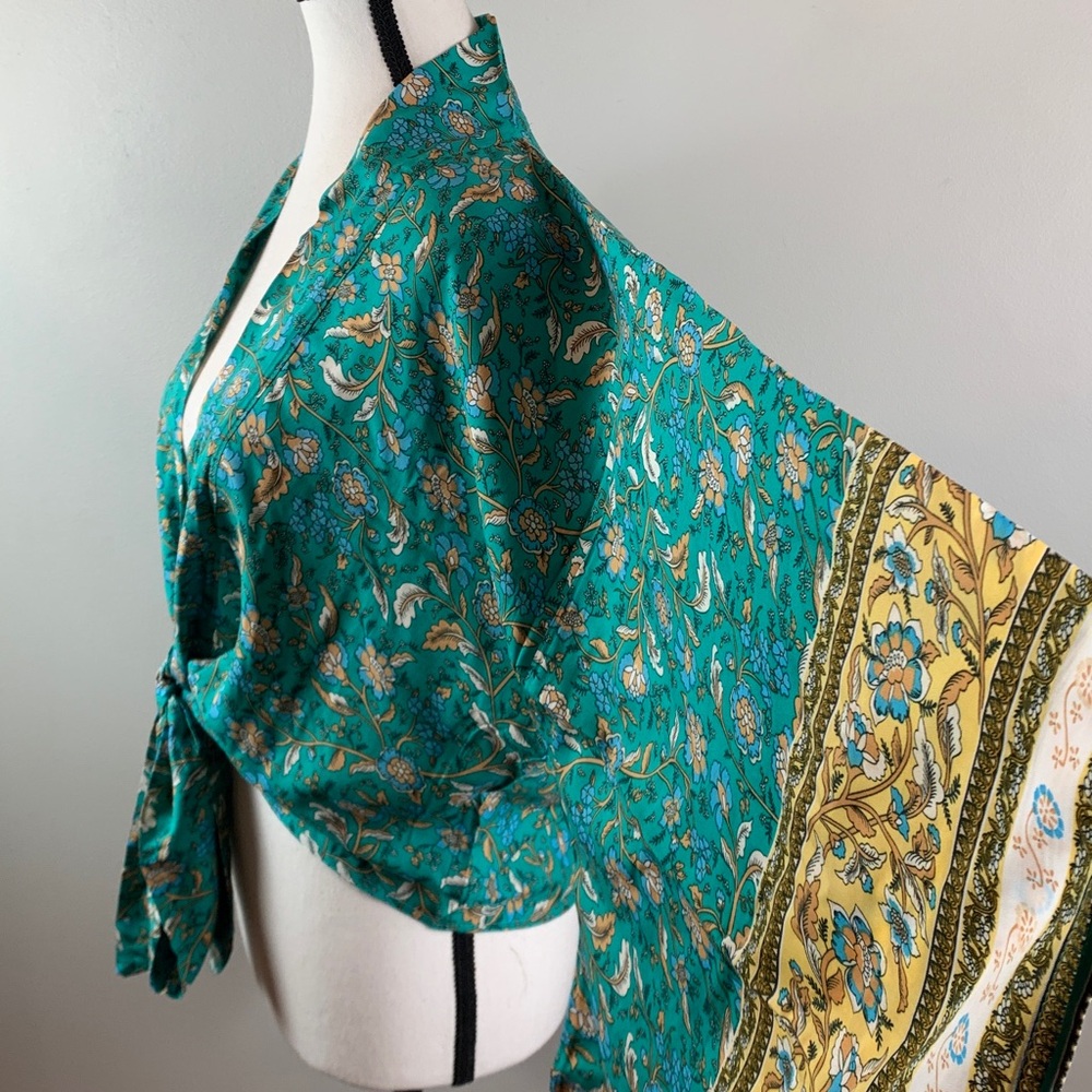 Floral Cropped Tie Front Kimono NEW! - Picture 9 of 9